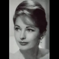 배우인 콜린 그레이의 대표 이미지