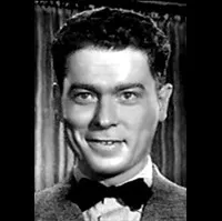 배우인 아더 프란즈의 대표 이미지