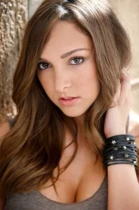 영화배우인 라이언 바틀리의 대표 이미지