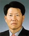 대학교수인 육완방의 대표 이미지