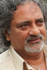 영화배우인 조이 매튜의 대표 이미지