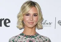 영화배우인 이사벨 메이의 대표 이미지