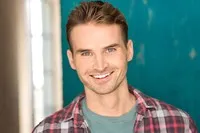 영화배우인 마이클 케넨 밀러의 대표 이미지