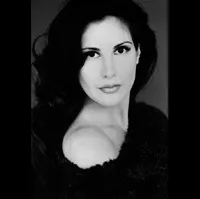 배우, 제작/기획인 가브리엘라 홀의 대표 이미지