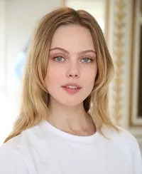 모델, 영화배우인 프리다 구스타브손의 대표 이미지