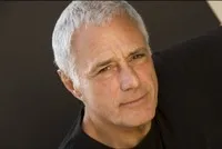 배우인 존 에이프리의 대표 이미지