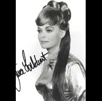 배우인 준 록하트의 대표 이미지