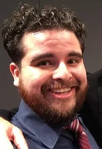 배우인 토마스 매시어스의 대표 이미지