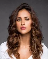 영화배우인 아이샤 샤르마의 대표 이미지