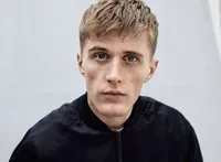 영화배우인 악셀 뵈위움의 대표 이미지