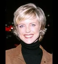 배우인 코트니 쏜-스미스의 대표 이미지