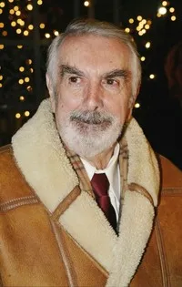 영화배우인 마일로 오시어의 대표 이미지