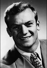 배우인 알도 레이의 대표 이미지