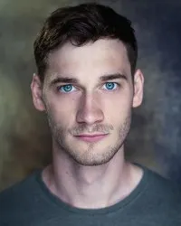 영화배우인 루크 홉슨의 대표 이미지