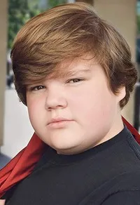 영화배우인 제레미 레이 테일러의 대표 이미지