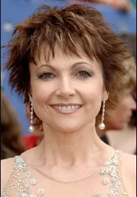 배우, 각본인 엠마 샘스의 대표 이미지