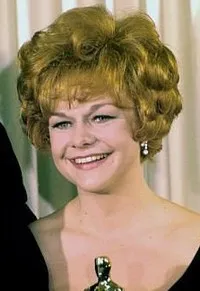 영화배우인 에스텔 파슨스의 대표 이미지