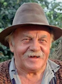 영화배우인 알렉산데르 포기엘의 대표 이미지