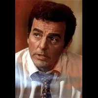 배우인 마이크 코너스의 대표 이미지