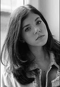 영화배우인 소피 부자키의 대표 이미지