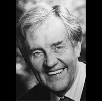 배우인 리차드 브리어스의 대표 이미지