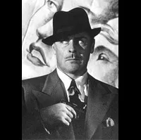 배우인 브라이언 돈레비의 대표 이미지