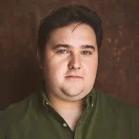 영화배우인 재커리 바이어드의 대표 이미지