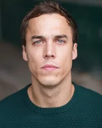 영화배우인 스티븐 부시의 대표 이미지