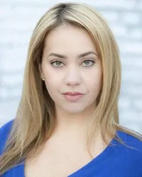 영화배우인 지지 칼레로의 대표 이미지