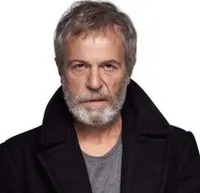 영화배우인 무사 우준라르의 대표 이미지