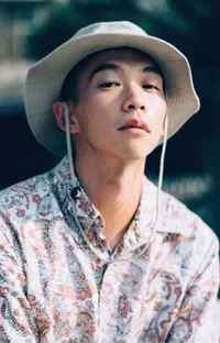 배우인 왕가원의 대표 이미지
