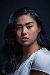 배우인 도나 크루즈의 대표 이미지