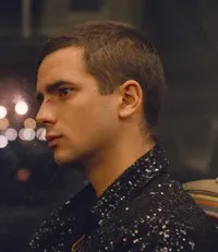 영화배우인 티모테 로바르의 대표 이미지