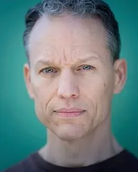 영화배우인 에릭 헤이든의 대표 이미지