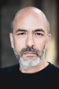 영화배우인 데니스 파린의 대표 이미지