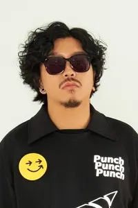 가수인 홍기의 대표 이미지