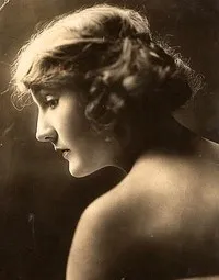 영화배우인 도리스 폰의 대표 이미지