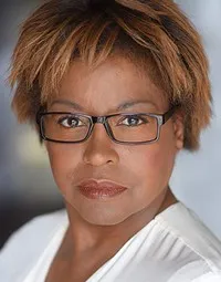 영화배우인 셸리 브로튼의 대표 이미지