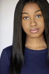 배우인 알렉시스 치케이즈의 대표 이미지