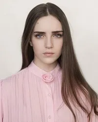 영화배우인 탈리아 라이더의 대표 이미지