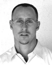 영화감독인 개빈 오코너의 대표 이미지