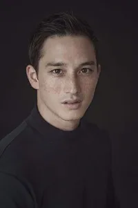 영화배우인 마이크 루이스의 대표 이미지