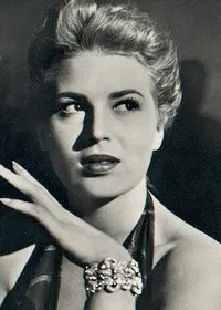 배우인 실바나 망가노의 대표 이미지