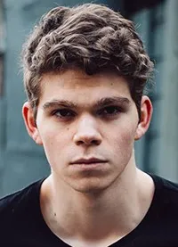 영화배우인 대니얼 디머의 대표 이미지