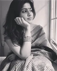 영화배우인 메가 악카시의 대표 이미지