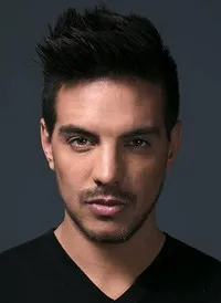 영화배우인 바디르 데르베스의 대표 이미지