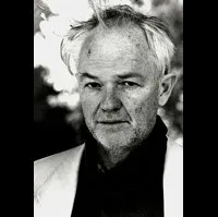 배우, 감독인 루 카스텔의 대표 이미지