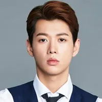 연극배우인 문유강의 대표 이미지