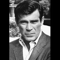 영화배우인 크리스토퍼 조지의 대표 이미지