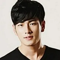 영화배우인 진우진의 대표 이미지
